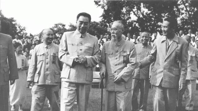 介绍国庆节的由来（国庆节的来历和风俗）