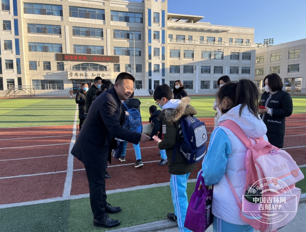 小学开学第一天（开学第一天日记100字四年级）