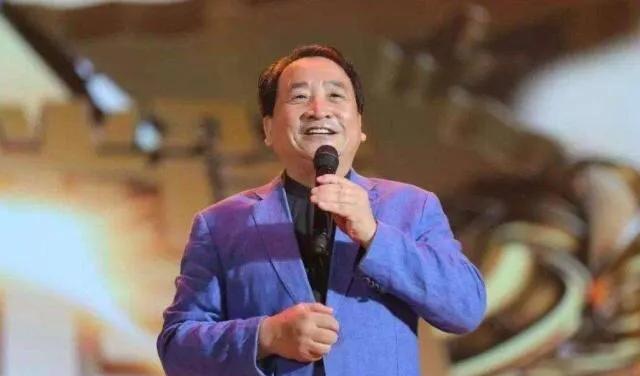 赞美老师的现代诗句（赞美老师的现代诗歌唯美精选）