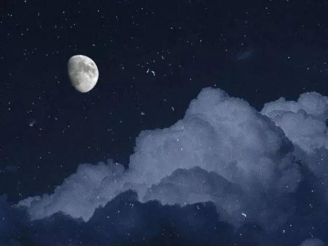 夜晚星空的优美句子（星空意境的唯美段落）