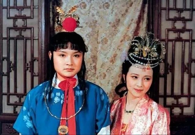 嫩寒锁梦因春冷的寓意（红楼梦香气的诗句）