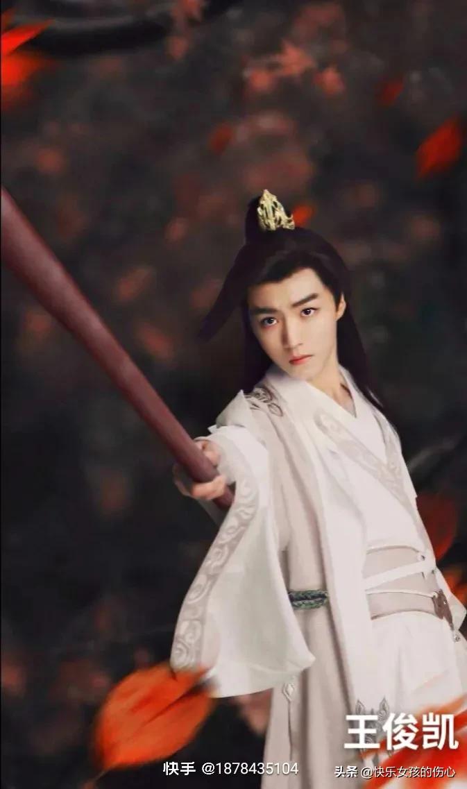 形容男人帅气有魅力的句子（男人稳重成熟说说短句）