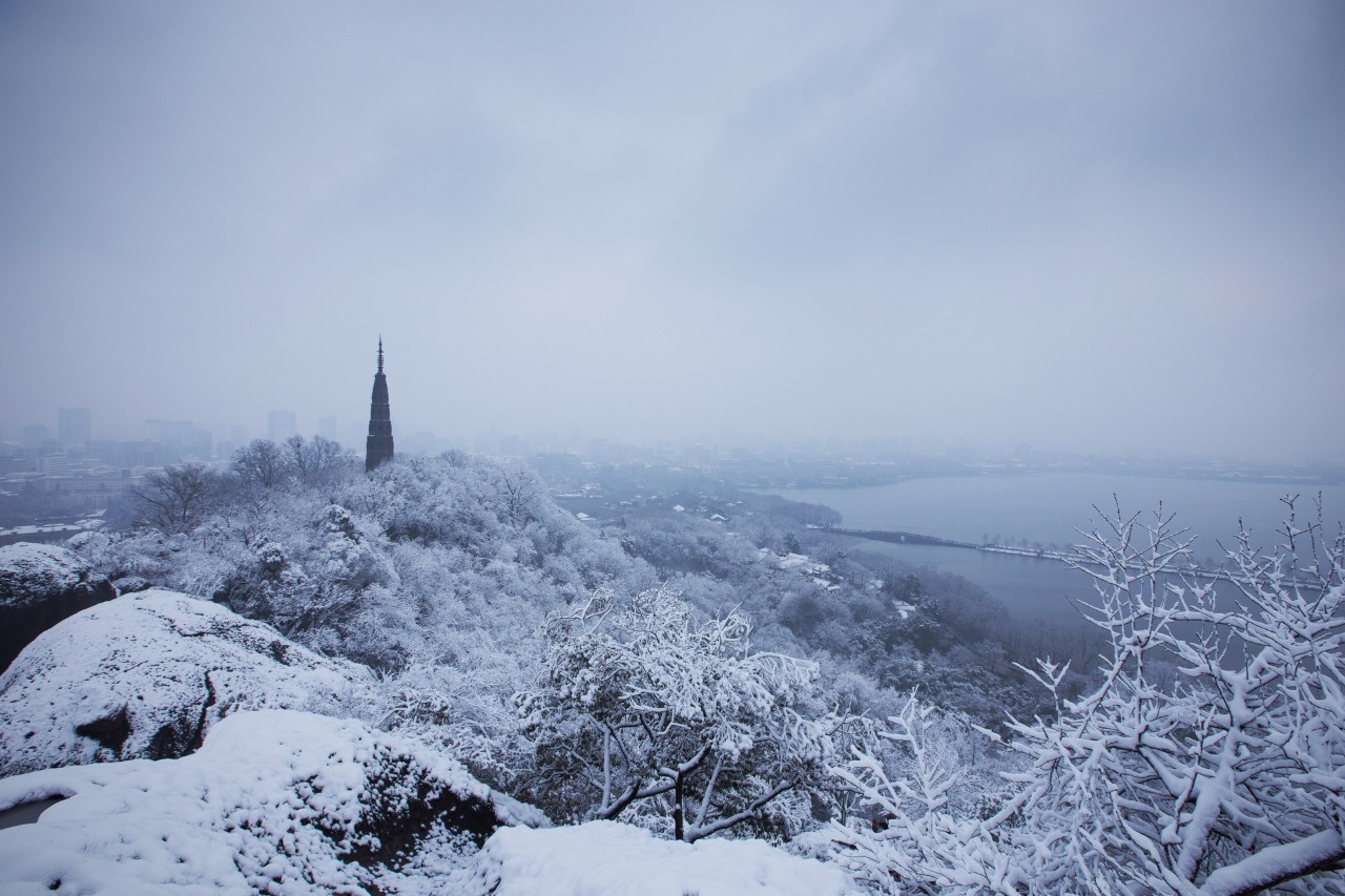 关于雪的优美诗句摘抄（表达雪景的诗句鉴赏）