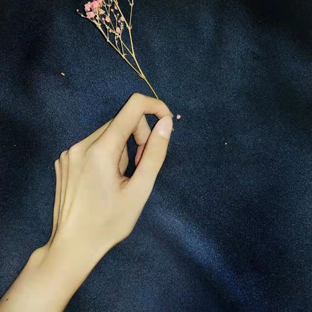 形容心情不好情绪低落的句子（不高兴的句子说说心情）