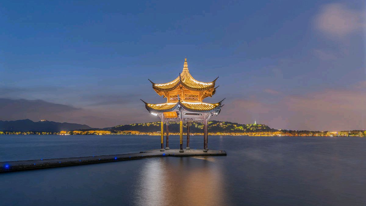 醉笑陪公三万场诗意（南乡子全诗赏析）