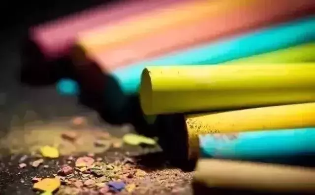 表达感谢师恩的诗句（感谢老师的诗词佳句）