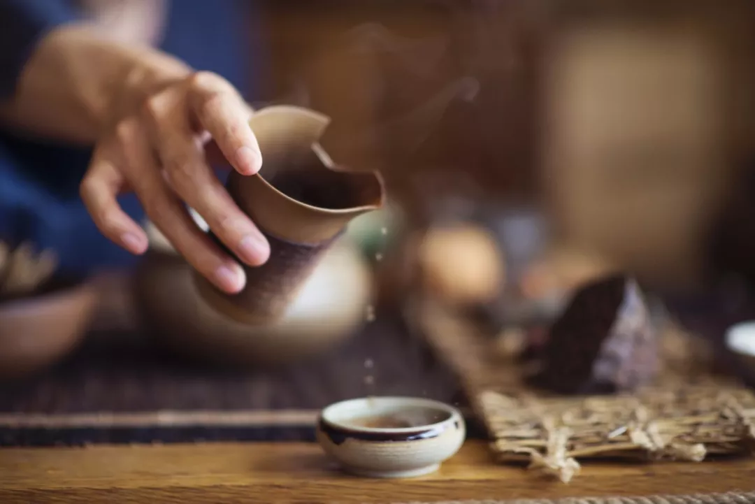 酒与茶的诗句优雅（喝酒与喝茶的人生哲理）