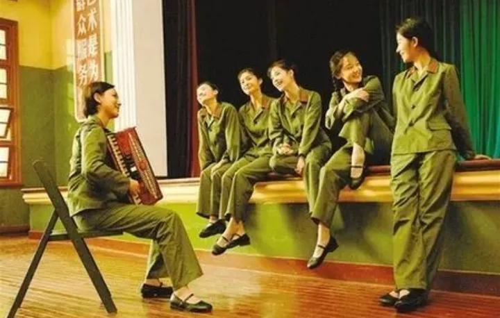 芳华严歌苓简介（严歌苓的简介相关作品）