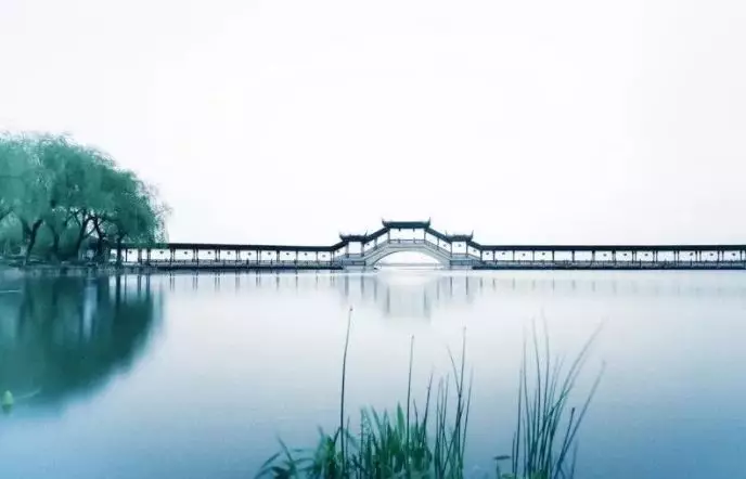 雨水的诗词有哪些（描写雨水的古诗赏析）