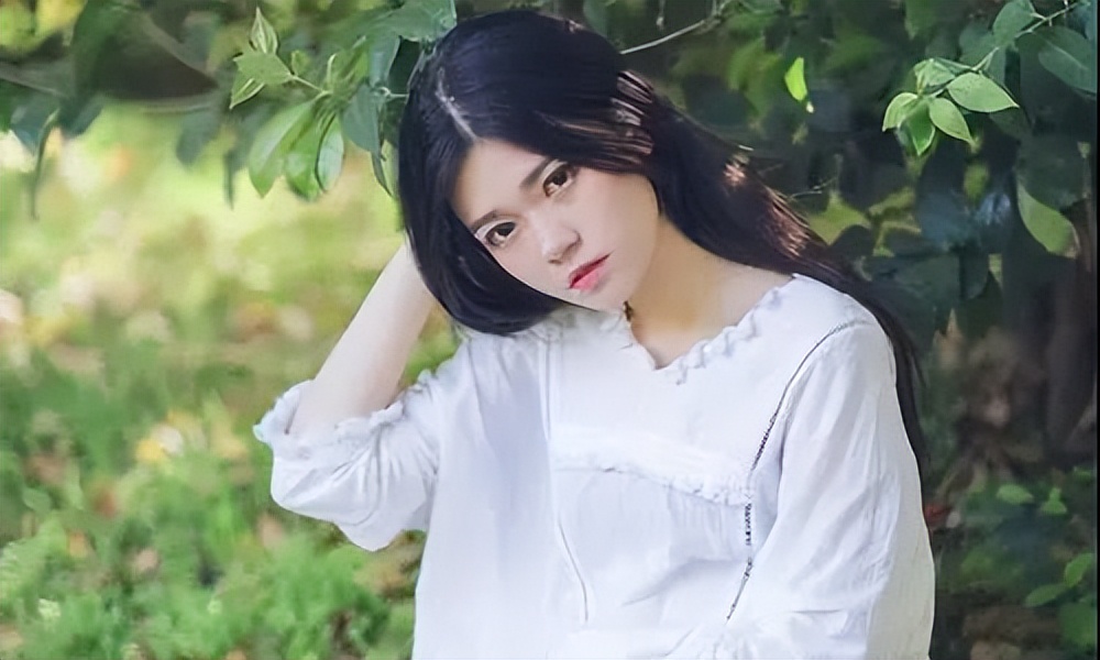 对女生表白的话短句（给女生表白的简单话语）