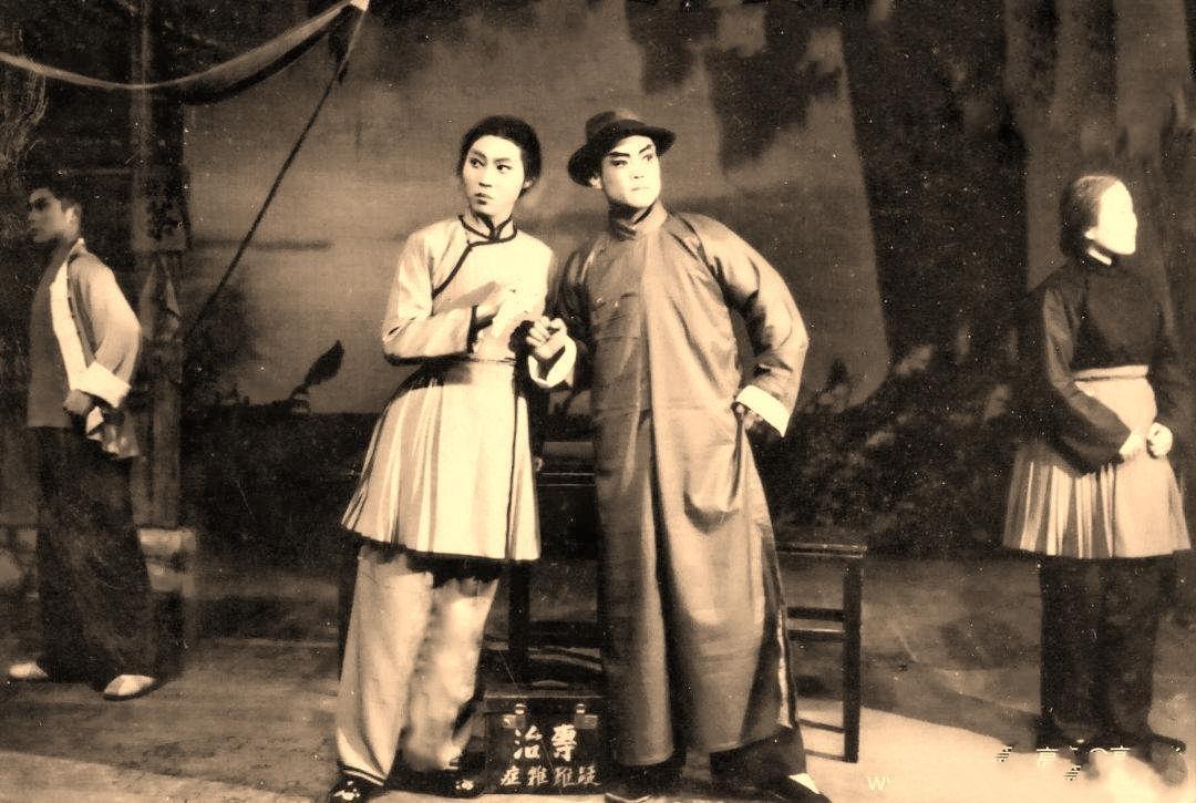 青春赞歌诗歌有哪些（青春的赞歌朗诵原文）