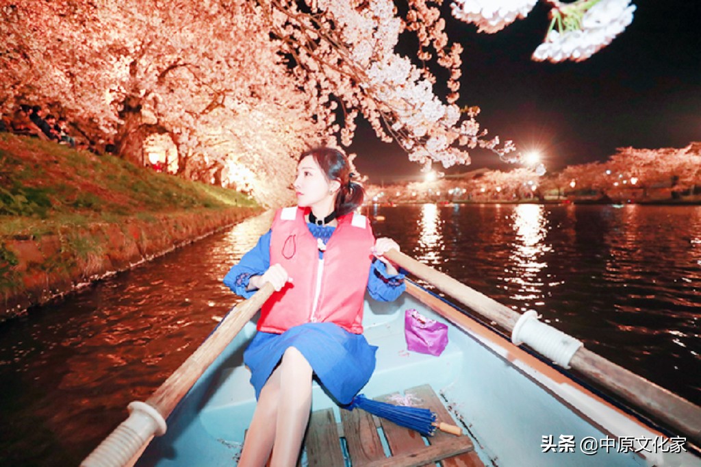 秉烛夜游的意思是什么（秉烛夜游的意思及成语解释）