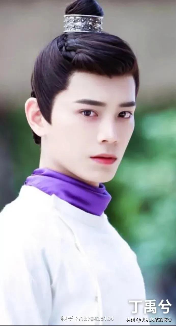 形容男人帅气有魅力的句子（男人稳重成熟说说短句）