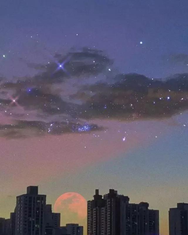 夜晚星空的优美句子（星空意境的唯美段落）