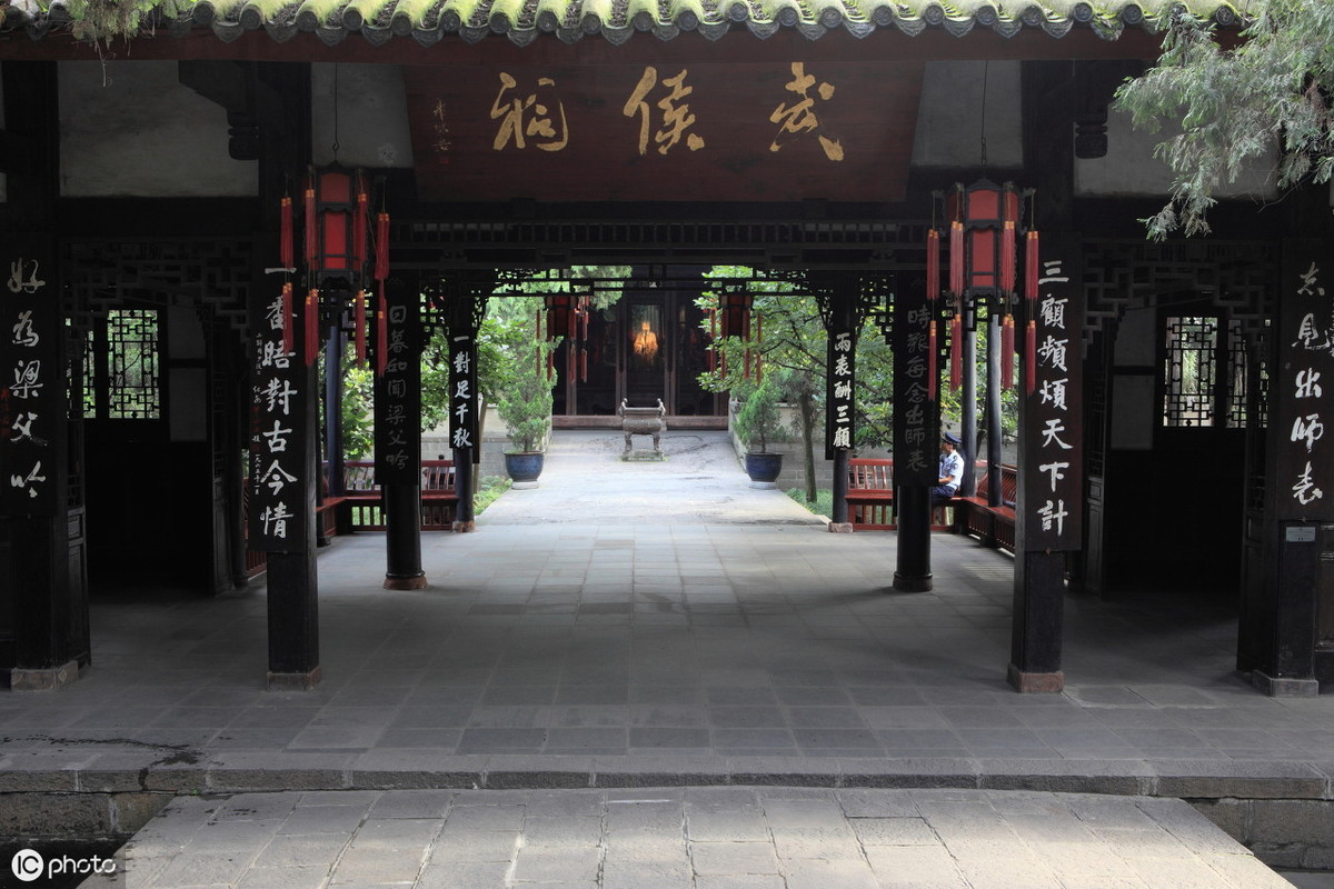 蜀相杜甫原文（杜甫的诗蜀相的诗意和赏析）