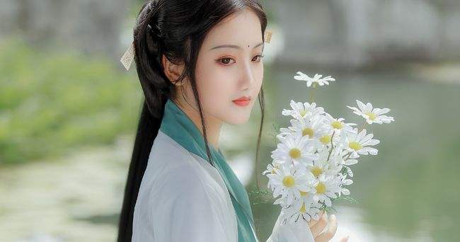 对女性巾帼的赞美诗句（歌颂女性巾帼的名言）