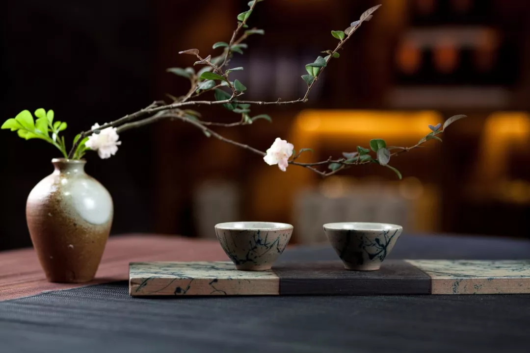酒与茶的诗句优雅（喝酒与喝茶的人生哲理）