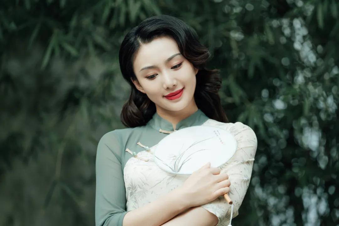 形容女子有才华的成语（赞美女性的四字词语）