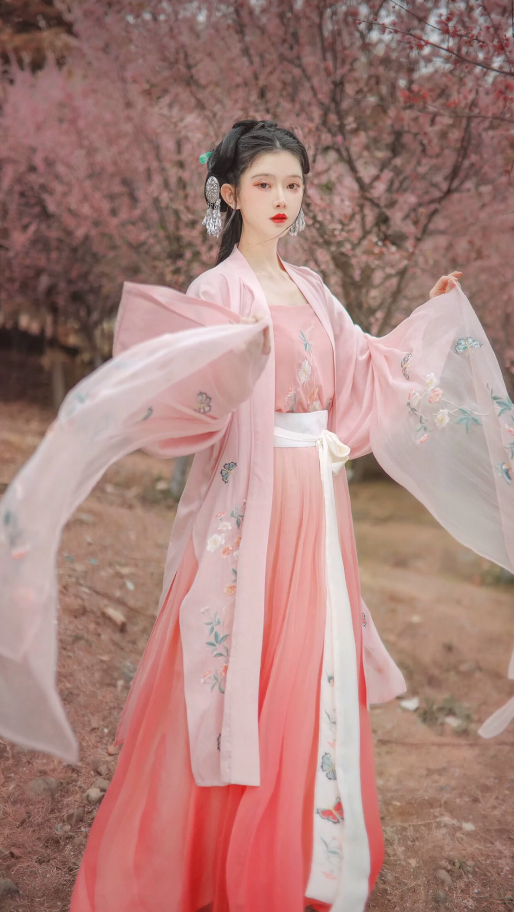 夸人美的句子（夸赞女人美丽有气质的词语）