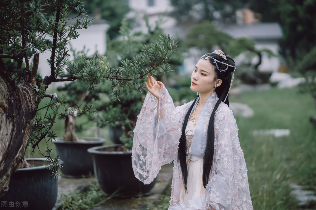 唯美爱情浪漫句子古风（古风文案爱情短句）