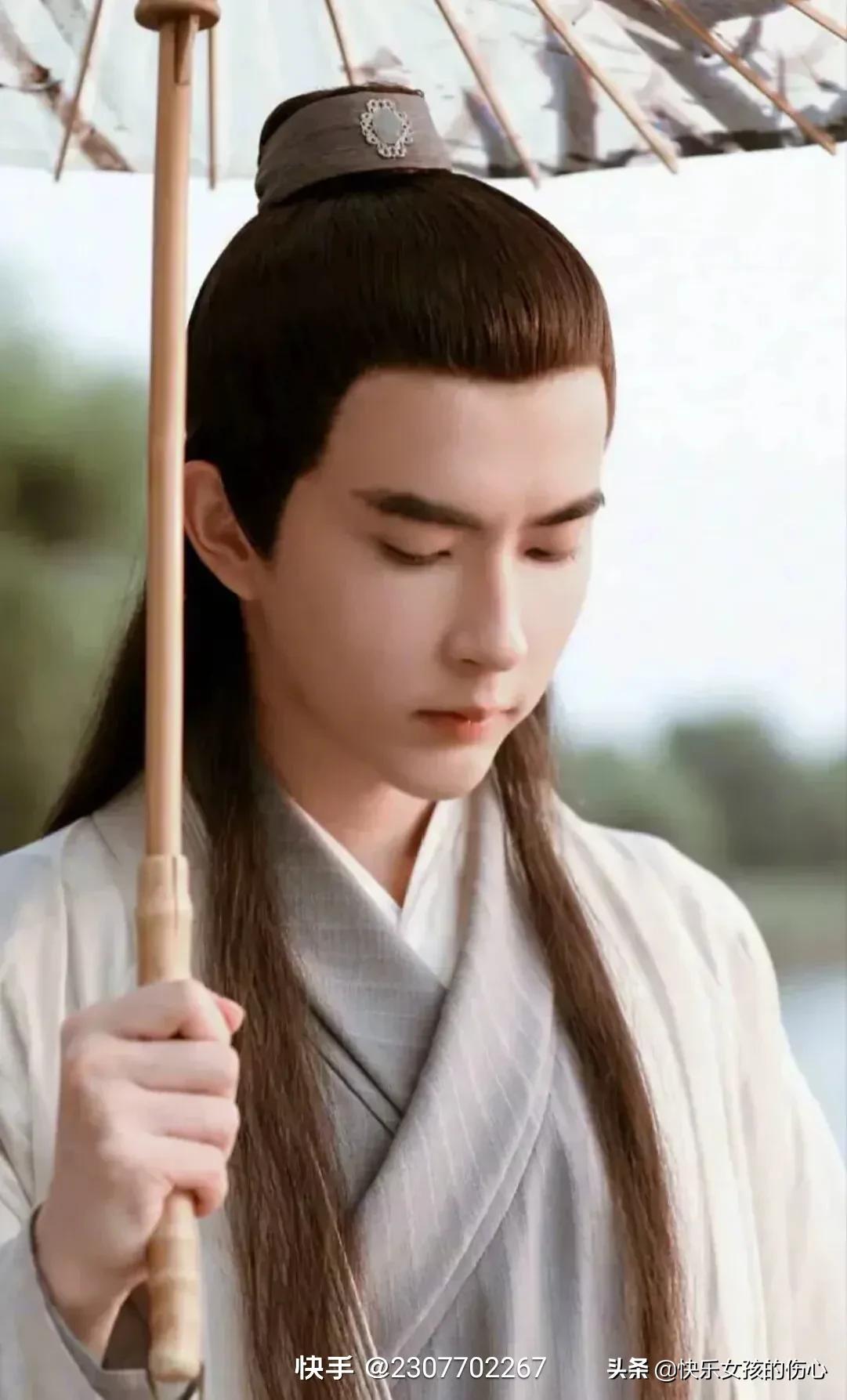 形容男人帅气有魅力的句子（男人稳重成熟说说短句）