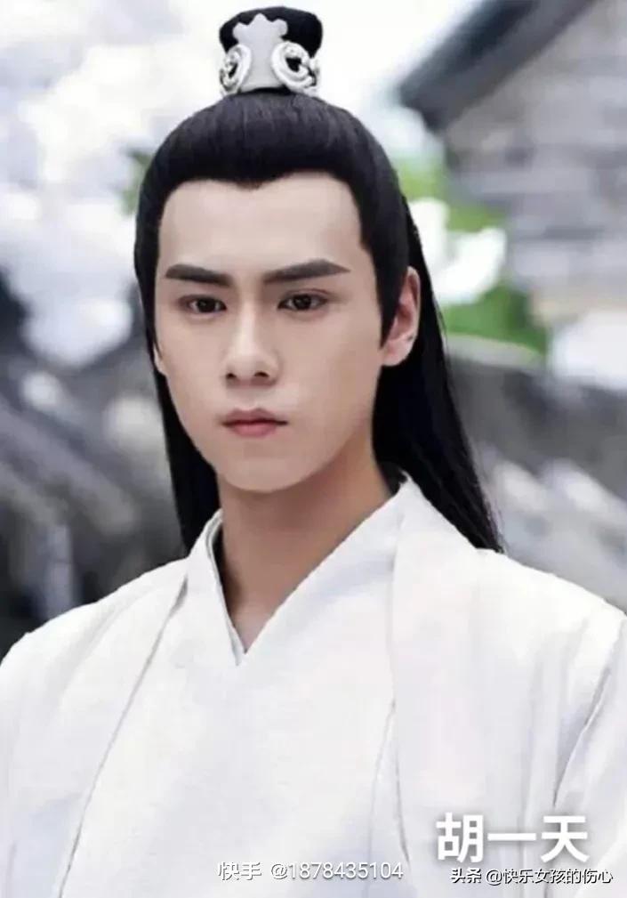 形容男人帅气有魅力的句子（男人稳重成熟说说短句）
