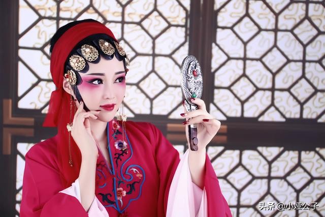 形容美人的古诗词名句（古诗词形容女子美好）