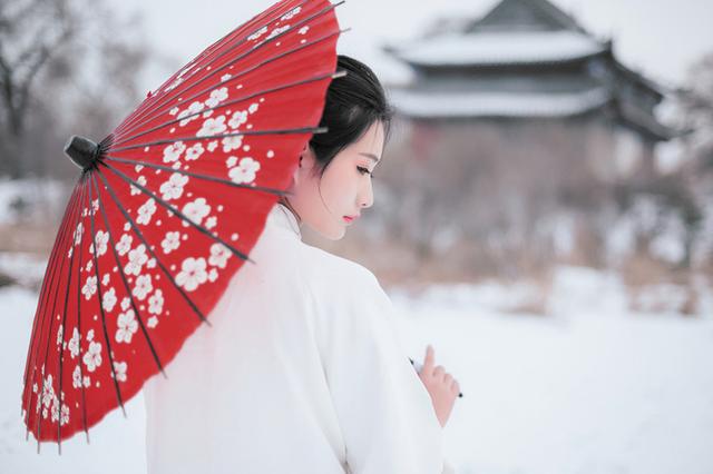 冬天的第一场雪作文（冬天的第一场雪六年级优秀作文）