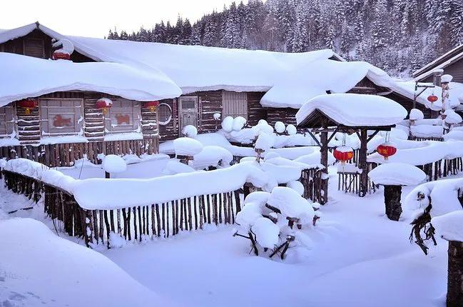 有关雪的诗歌散文（名家写雪的优美散文）