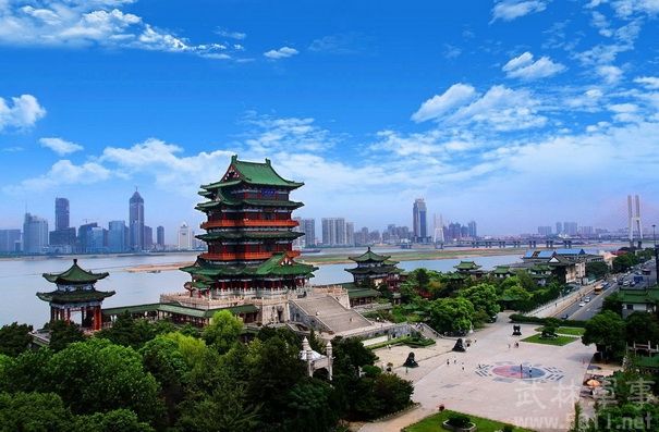 滕王阁诗翻译和赏析（滕王阁诗译文及注释）