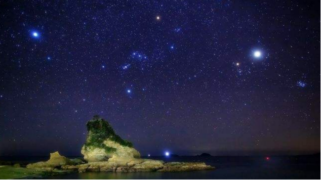 日月星辰是什么意思（日月星辰代表的爱情）