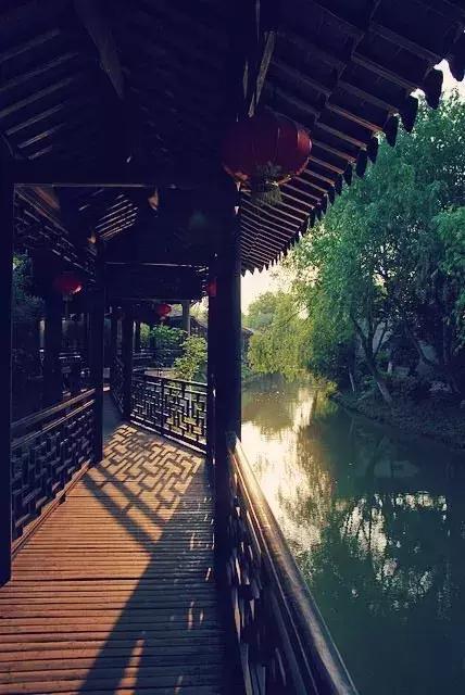 优美现代诗歌精选（优美的短篇诗歌分享）