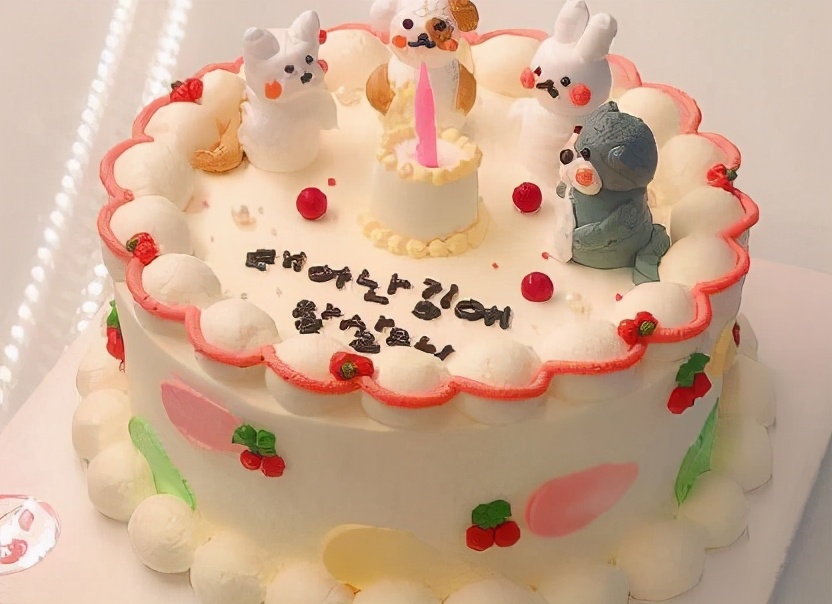 祝福朋友生日快乐的简短句子（高情商的祝别人生日快乐）
