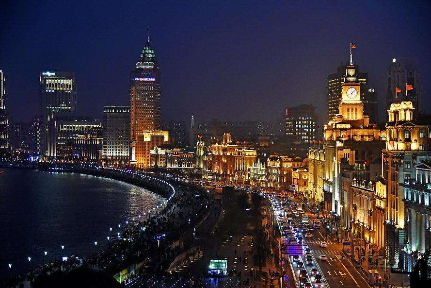 外滩夜景美句的说说（赞美上海外滩夜景的美句）