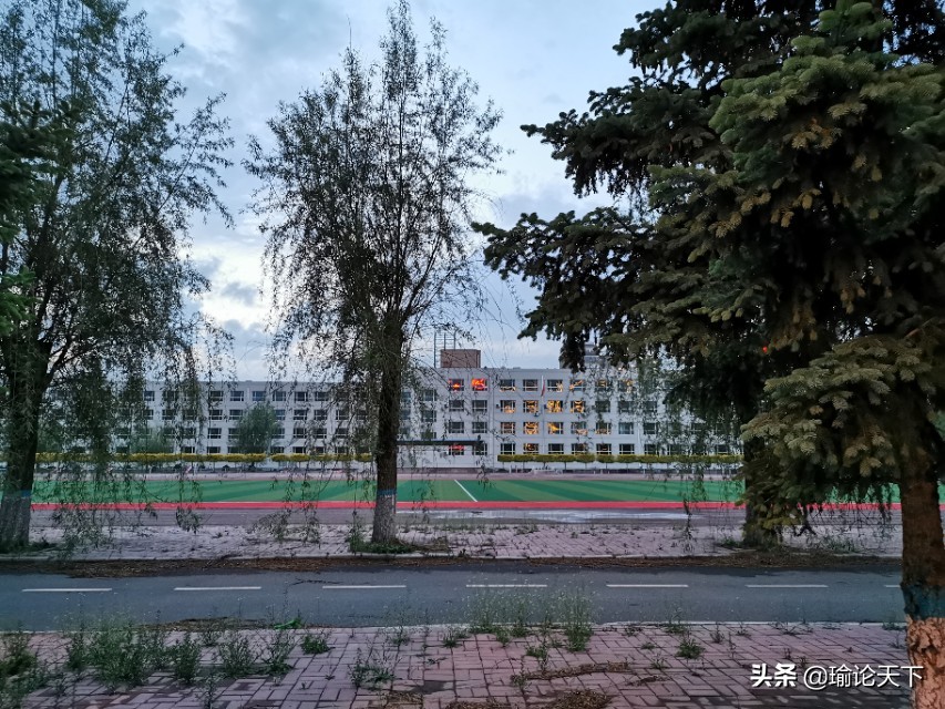 赞美学校的诗歌小学生（赞美校园的儿童诗歌）