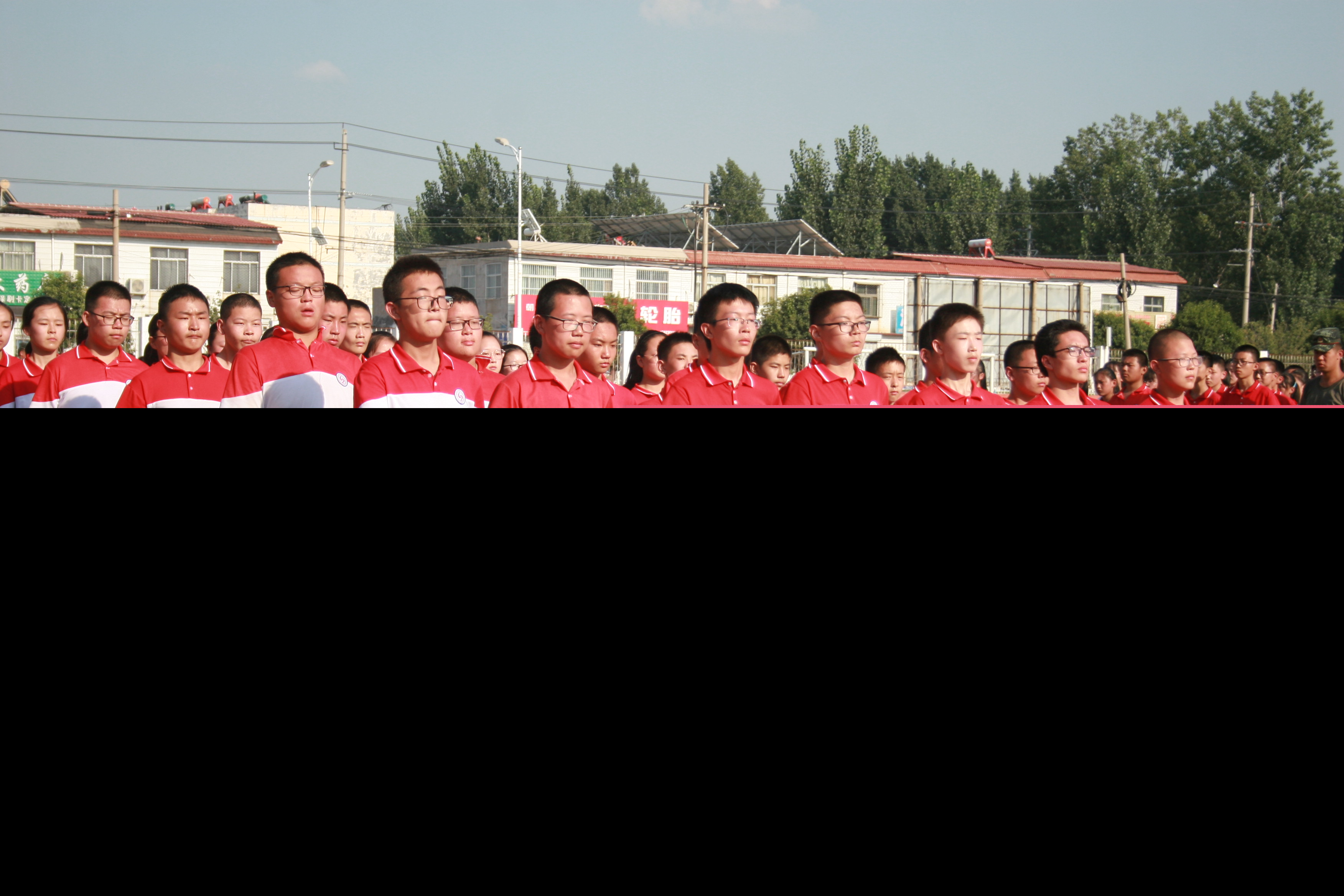 关于军训的诗句有哪些（军训励志正能量的句子）