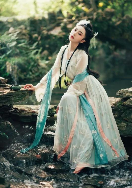 文言文浪漫的爱情句子（表达爱意的古文句子精选）
