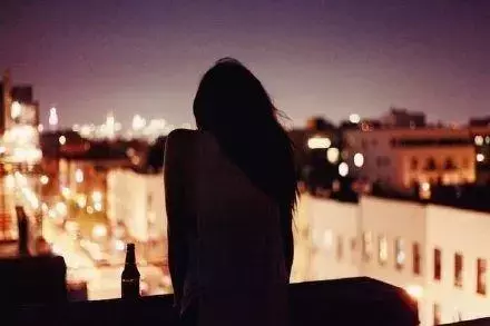 伤心失恋的句子说说心情（适合失恋发的20句说说）