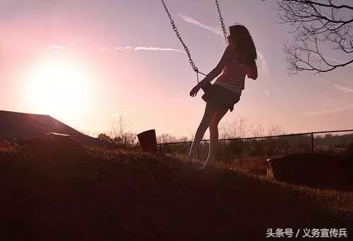 很累崩溃的句子说说（突然一刻心酸的短句分享）