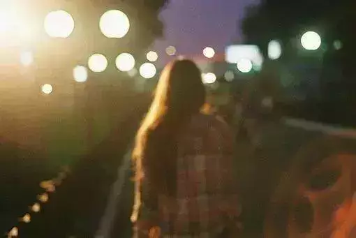 高冷的句子简短友谊（致一起长大的友谊句子）