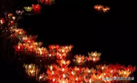 形容想念过世的亲人的句子（悼念刚离去的亲人句子推荐）