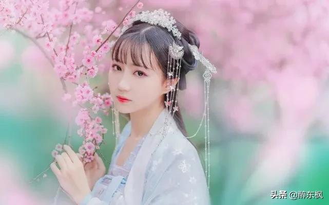 诗经形容女子美好的诗句（值得摘抄的诗经名句）