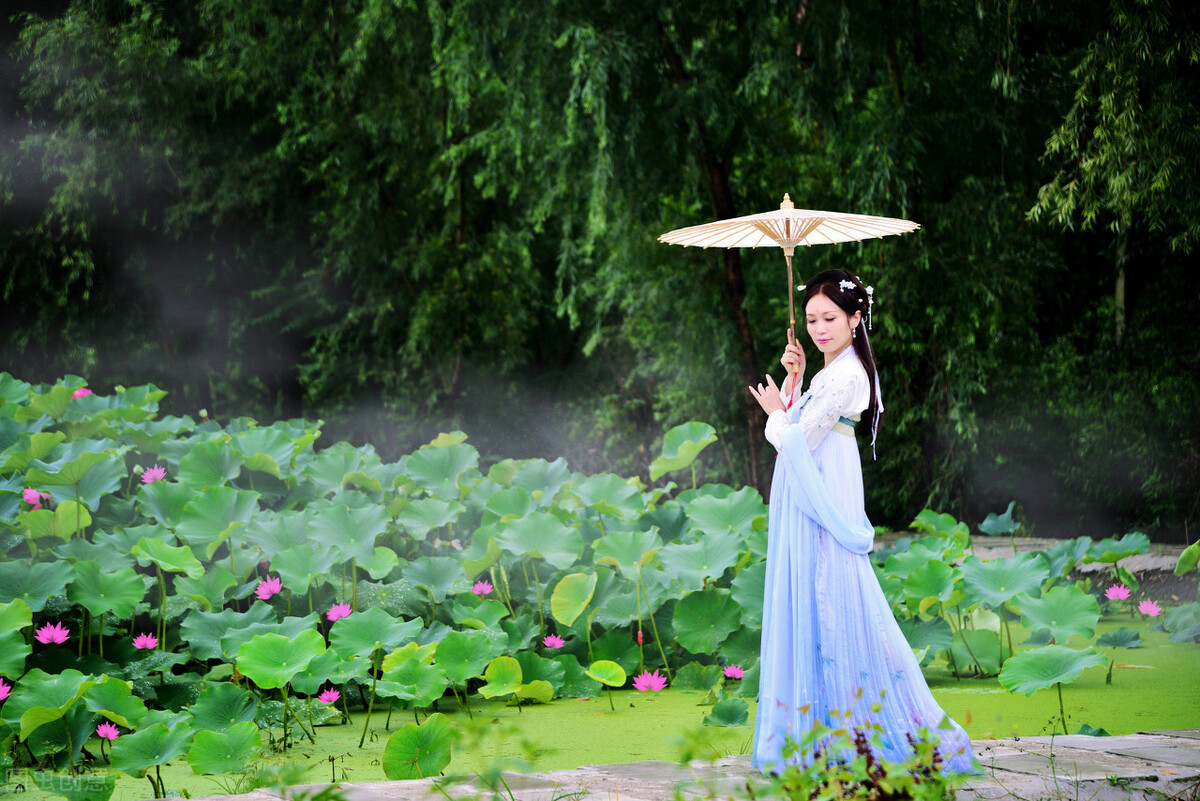 关于蓝天白云的诗句有哪些（赞美美丽星空的12首古诗词）