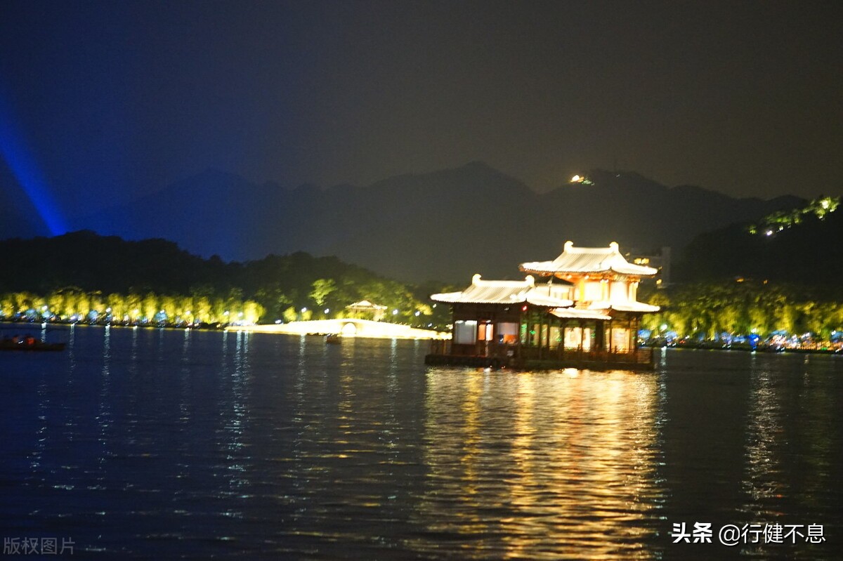 关于杭州西湖的诗句（6首描写西湖的古诗词）