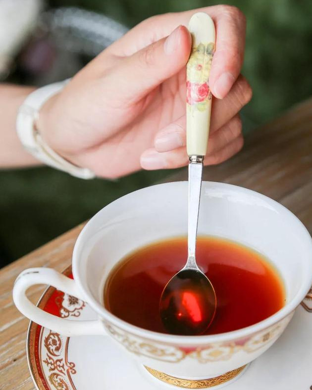 关于茶的简短唯美句子（形容茶意境的唯美句子）