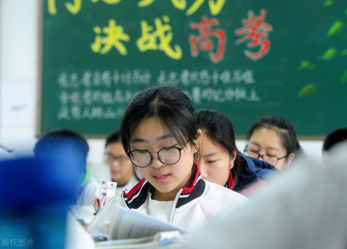 霸气十足的高三班级口号大全（斗志昂扬的班级口号句）