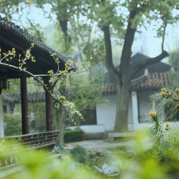形容旅游景点美的句子（赞美旅游景点的唯美诗词名句）