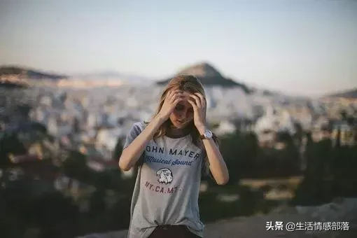 无奈放手的句子签名（爱一个人无奈放手的说说分享）