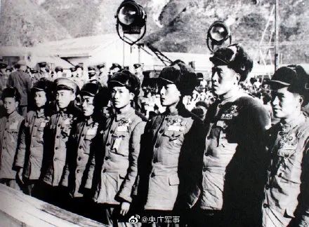 关于军人的诗句大全（赞美军人的经典古诗）