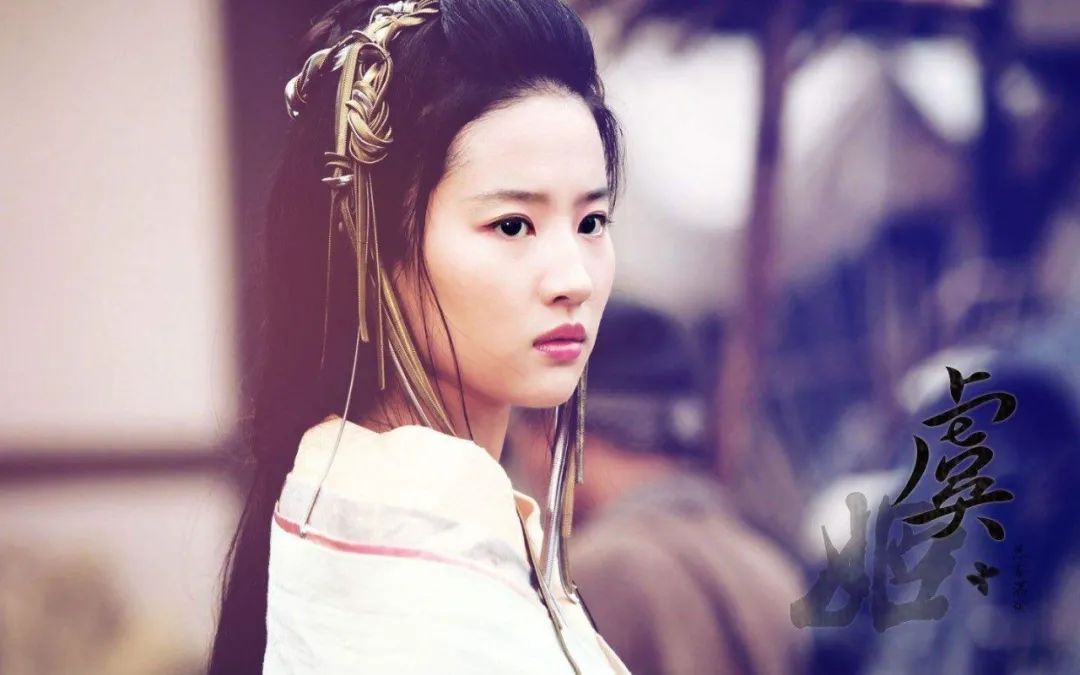 关于回眸一笑的唯美句子（形容女子气质清雅诗句）